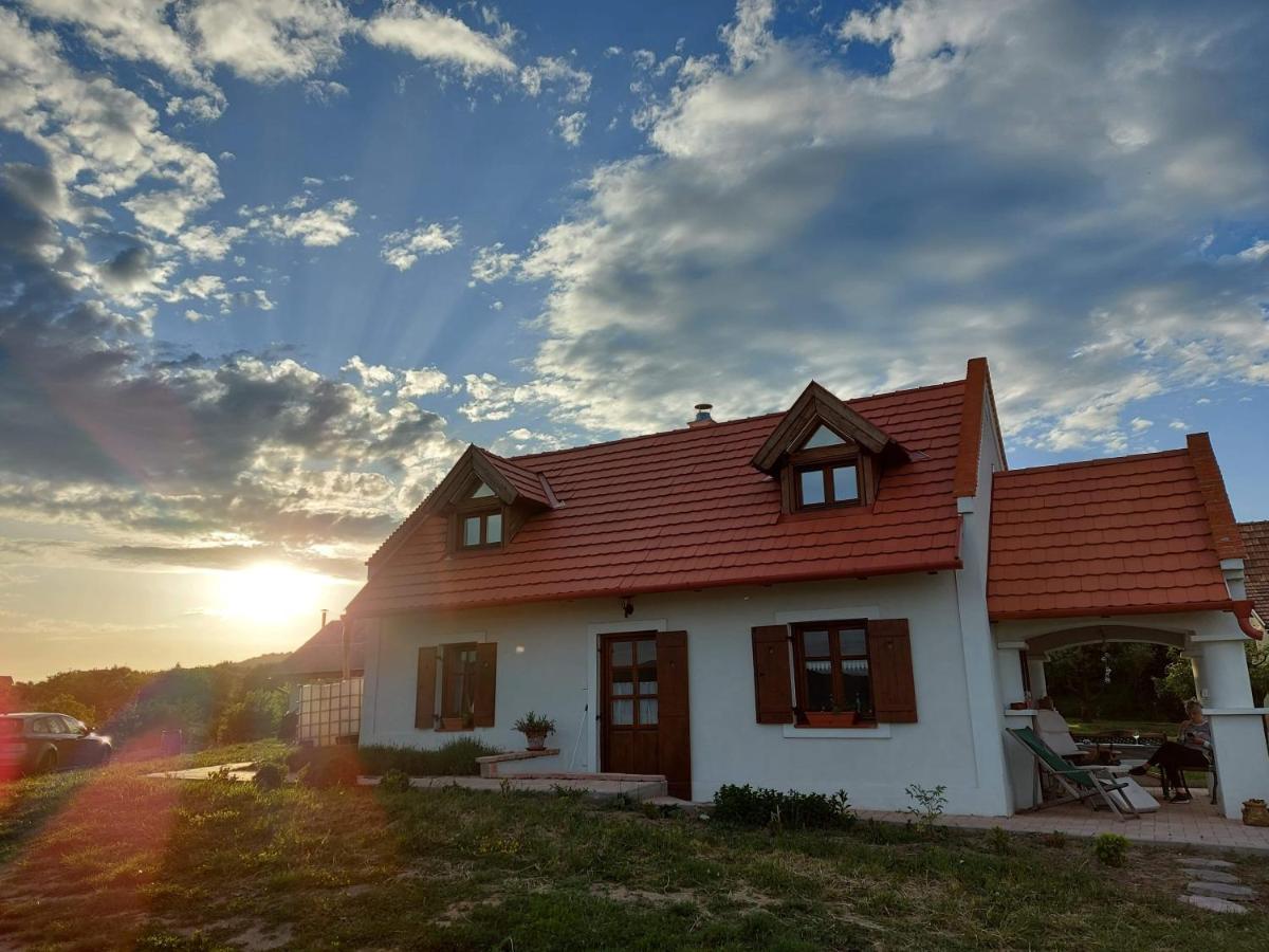 Casa Beata Lesencetomaj Exterior foto
