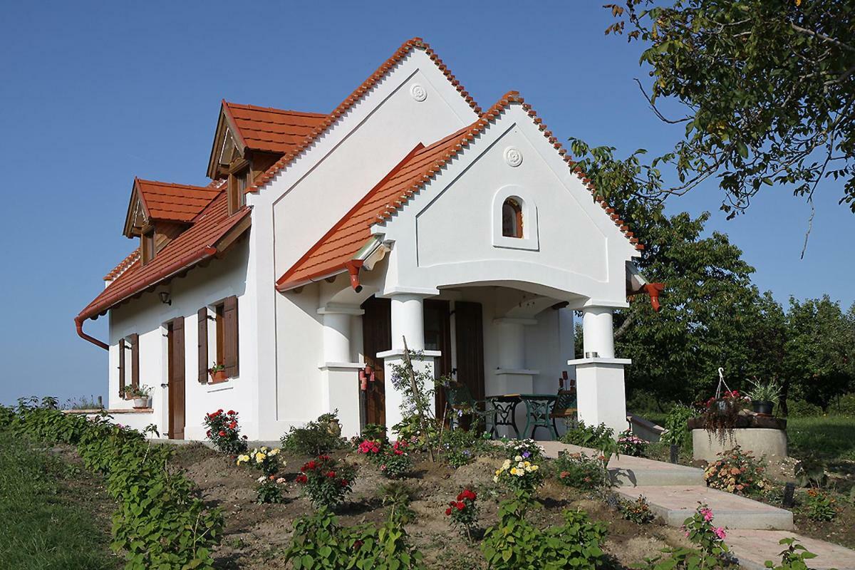 Casa Beata Lesencetomaj Exterior foto